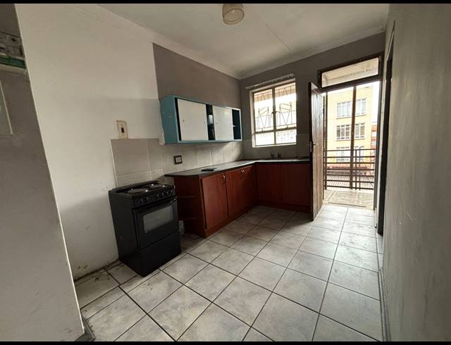 2 BEDROOM FLAT FOR SALE IN VEREENIGING CENTRAL